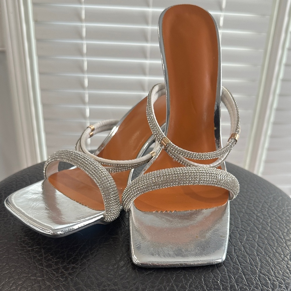 🩶 Elegant Silver Women's Heels 🩶 Size 10! Best Offer Accepted!